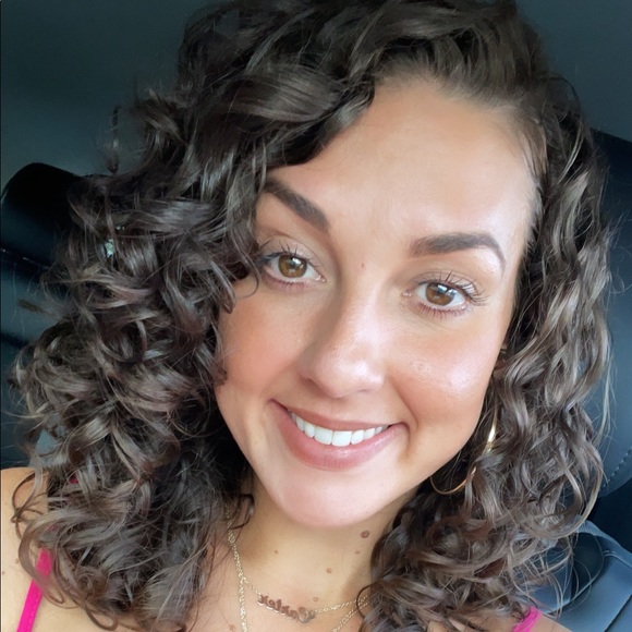 Meet your Posher, Laura - Picture 1 of 1